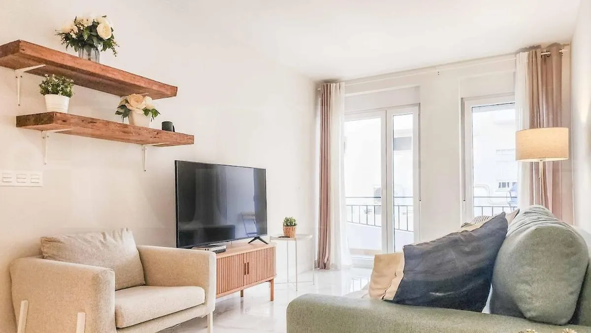 Central Retreat With Balcony, Steps To Beach Rems Fuengirola