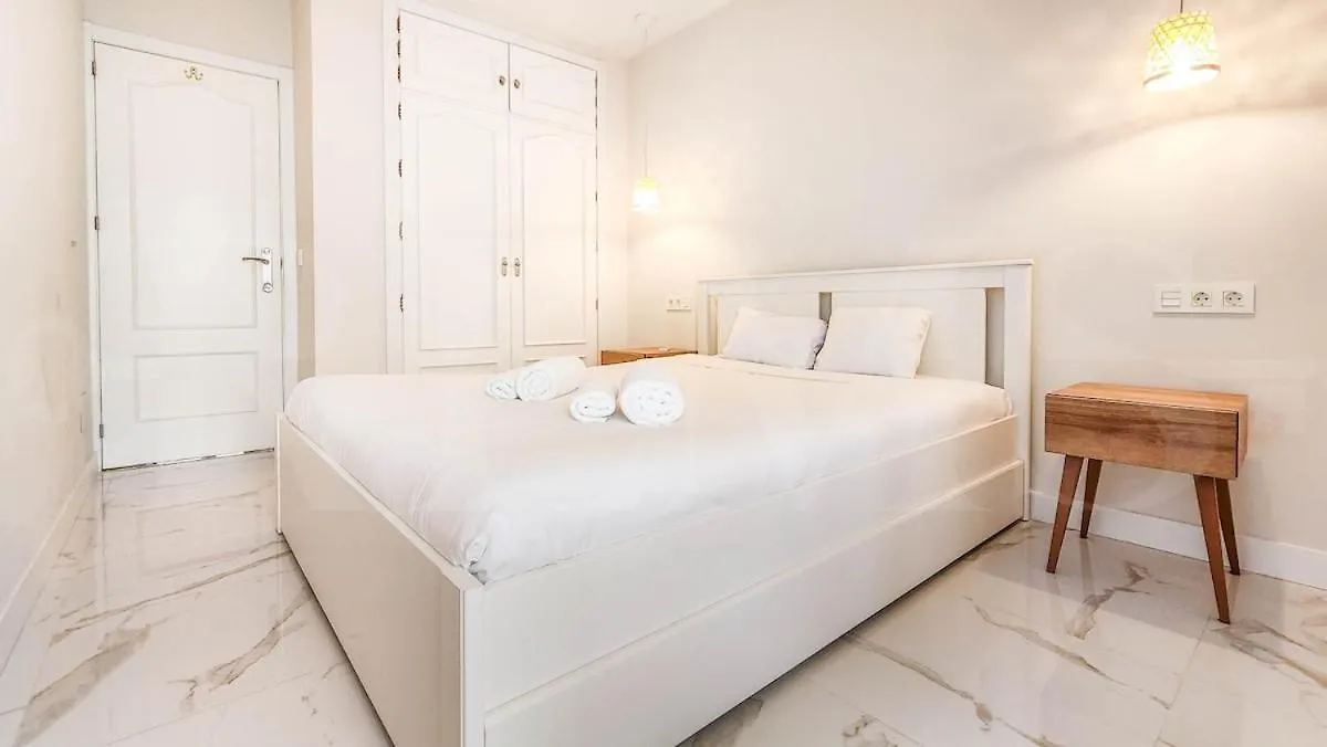 Central Retreat With Balcony, Steps To Beach Rems Fuengirola